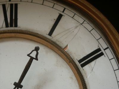 Defektes Zifferblatt durch unsachgemäße Verpackung Defektes Zifferblatt durch unsachgemäße Verpackung