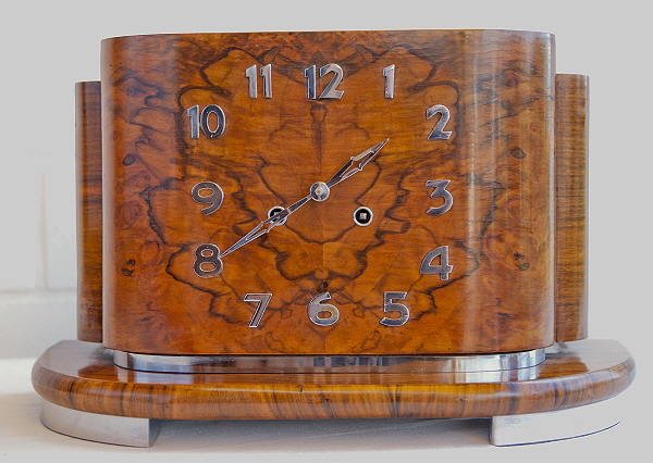 Antike Tischuhr Bauhaus Wurzelholz 02 Antike Tischuhr Bauhaus Wurzelholz 02