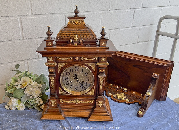 Junghans Pendule mit Sockel Junghans Pendule mit Sockel